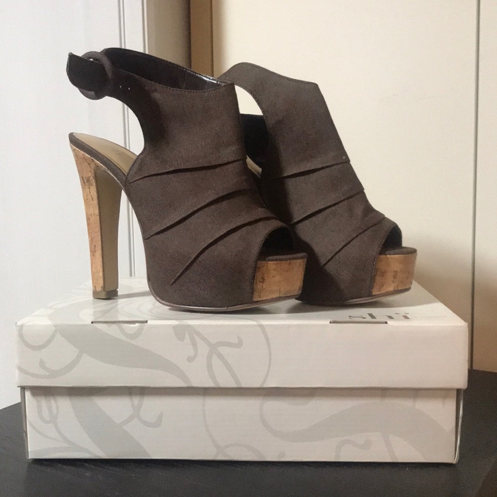 NWT Shi by Journeys Baset Cork Heels